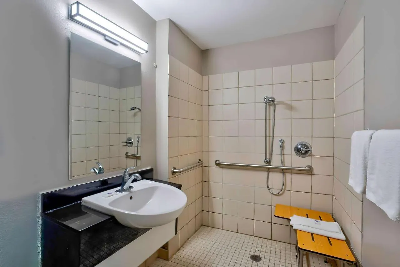 Motel 6 Virginia Beach Hotel